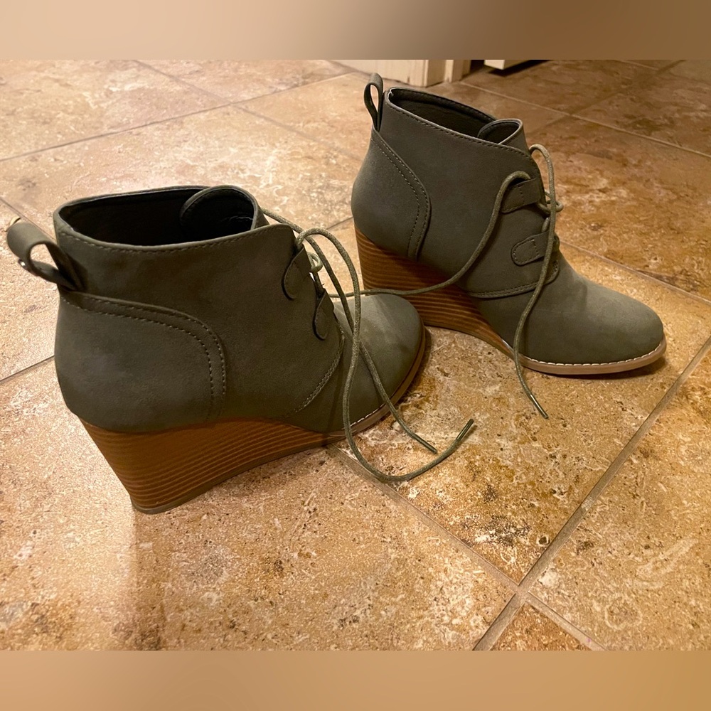 EUC nautica wedge boots